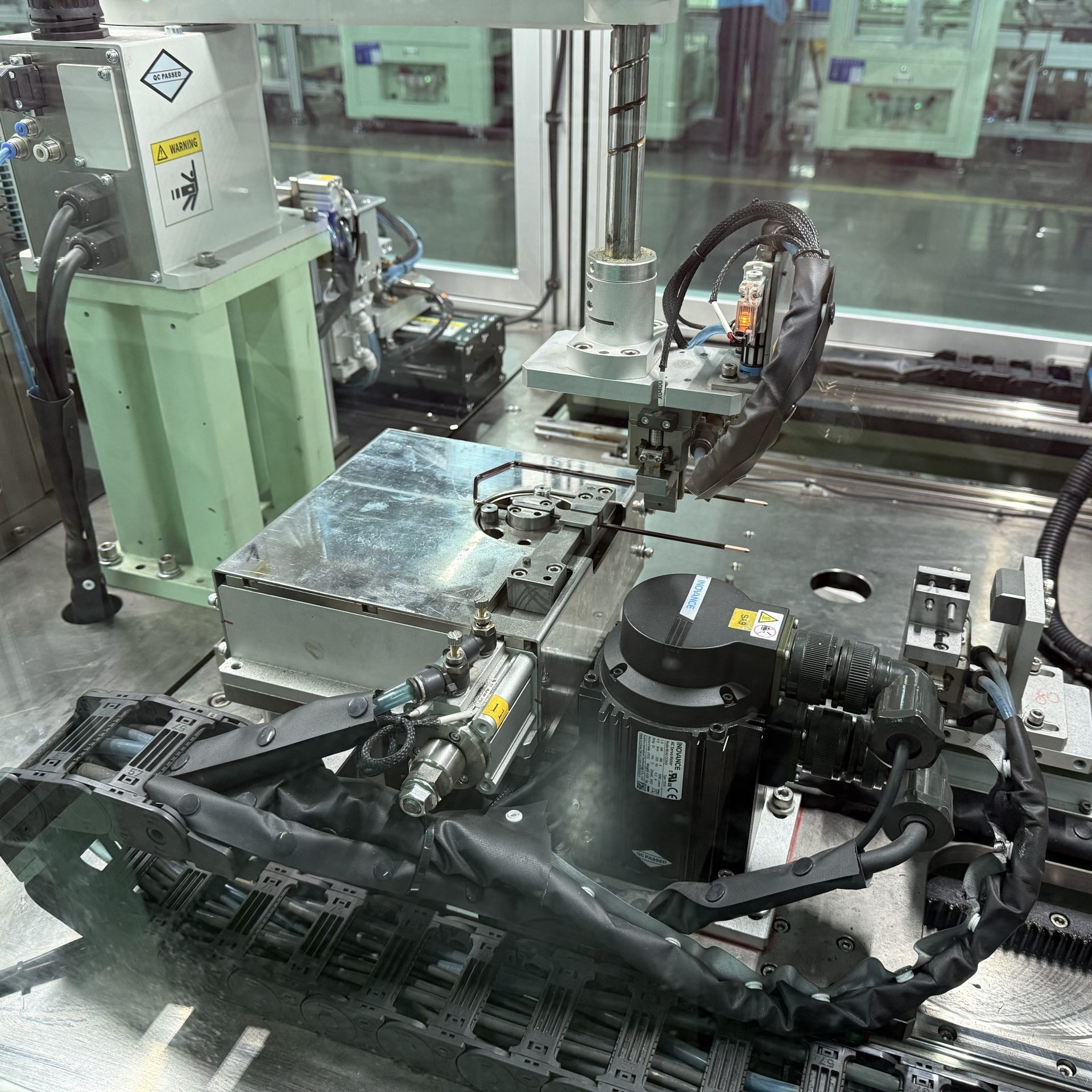 Wire forming die