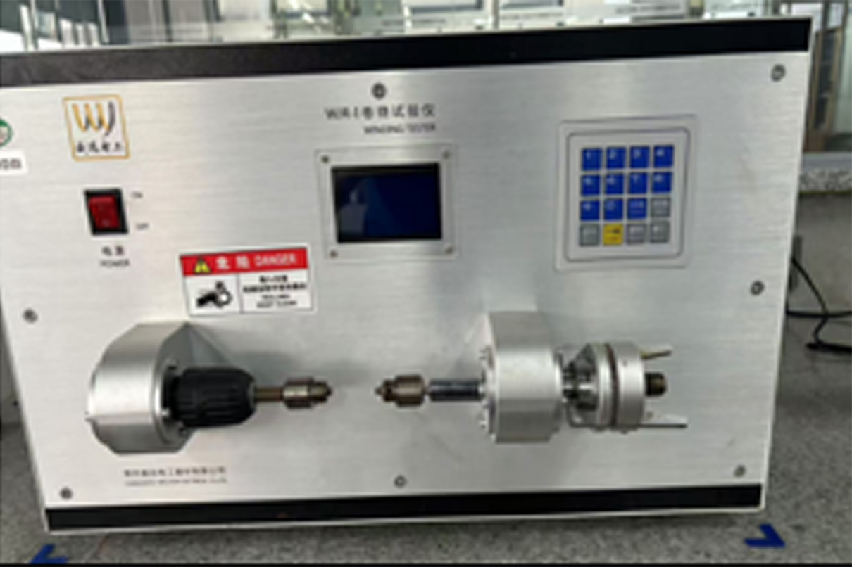 Automatic voltage tester