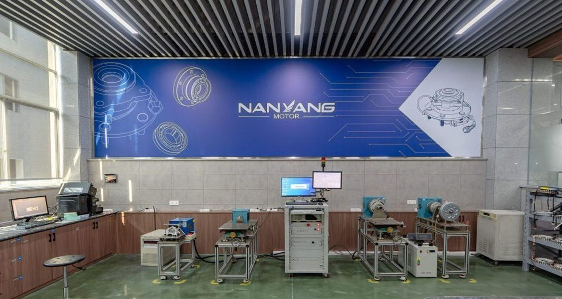 Overall plastic molding technology for BLDC motor