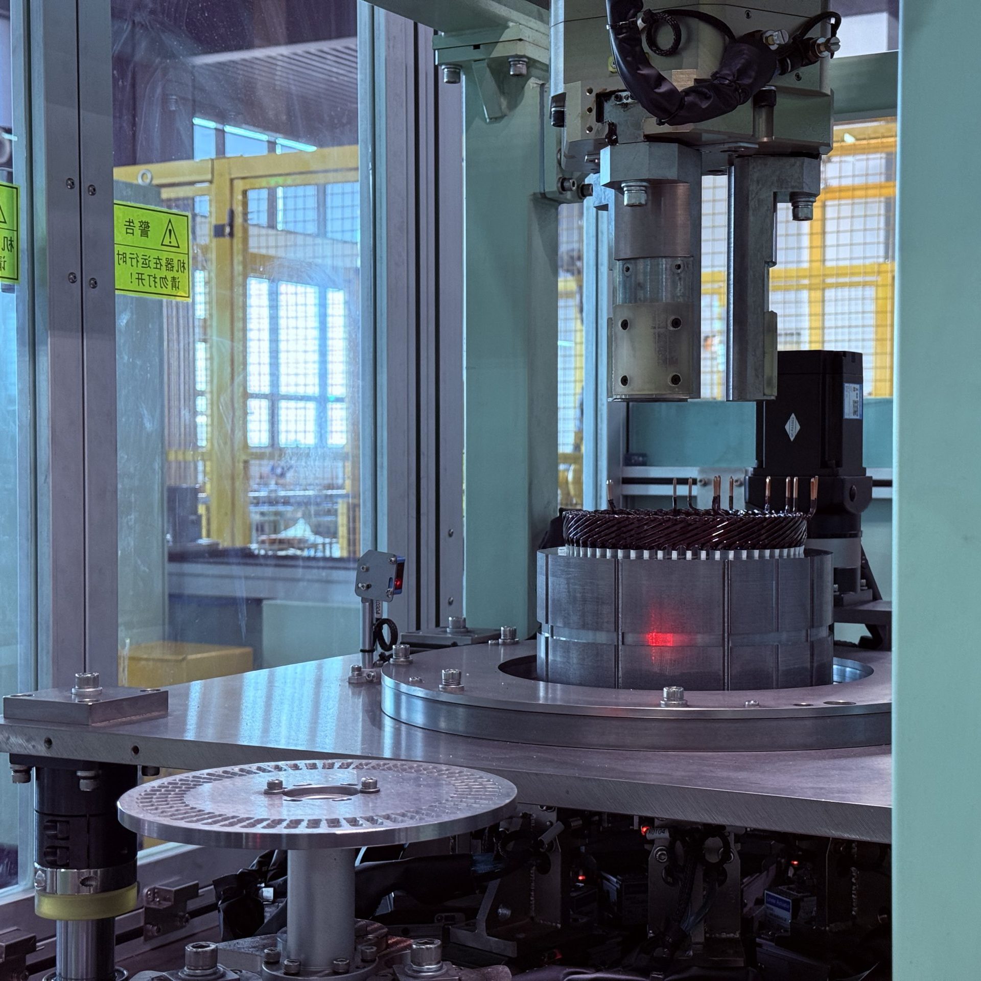 Turning-head mold